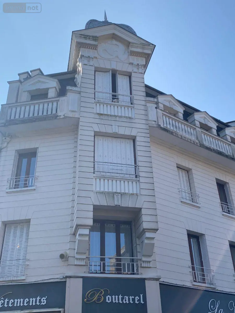 Immeuble de rapport a vendre Mauriac 15200 Cantal 15 335 m2 291200 euros 15060/1210 003