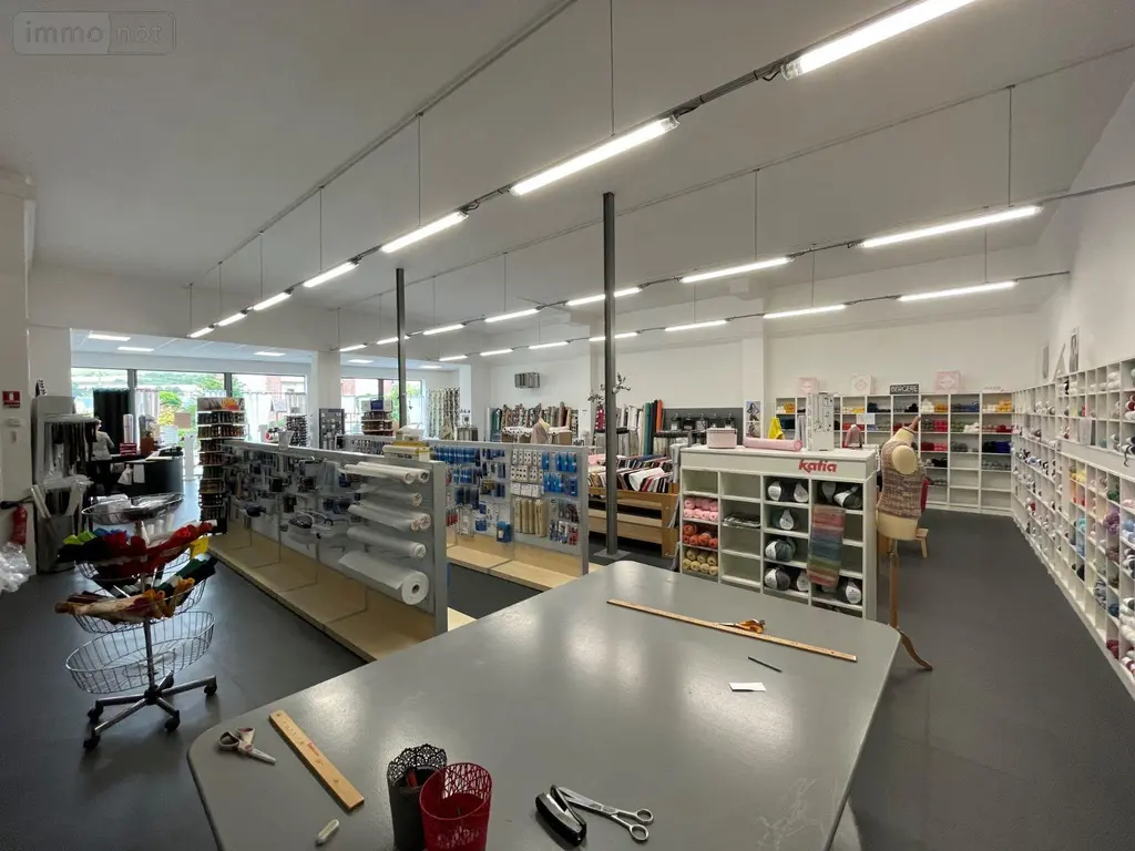 Fonds et murs commerciaux a vendre Eu 76260 Seine-Maritime 76 200 m2 2 pièces 90800 euros 76041/13 005
