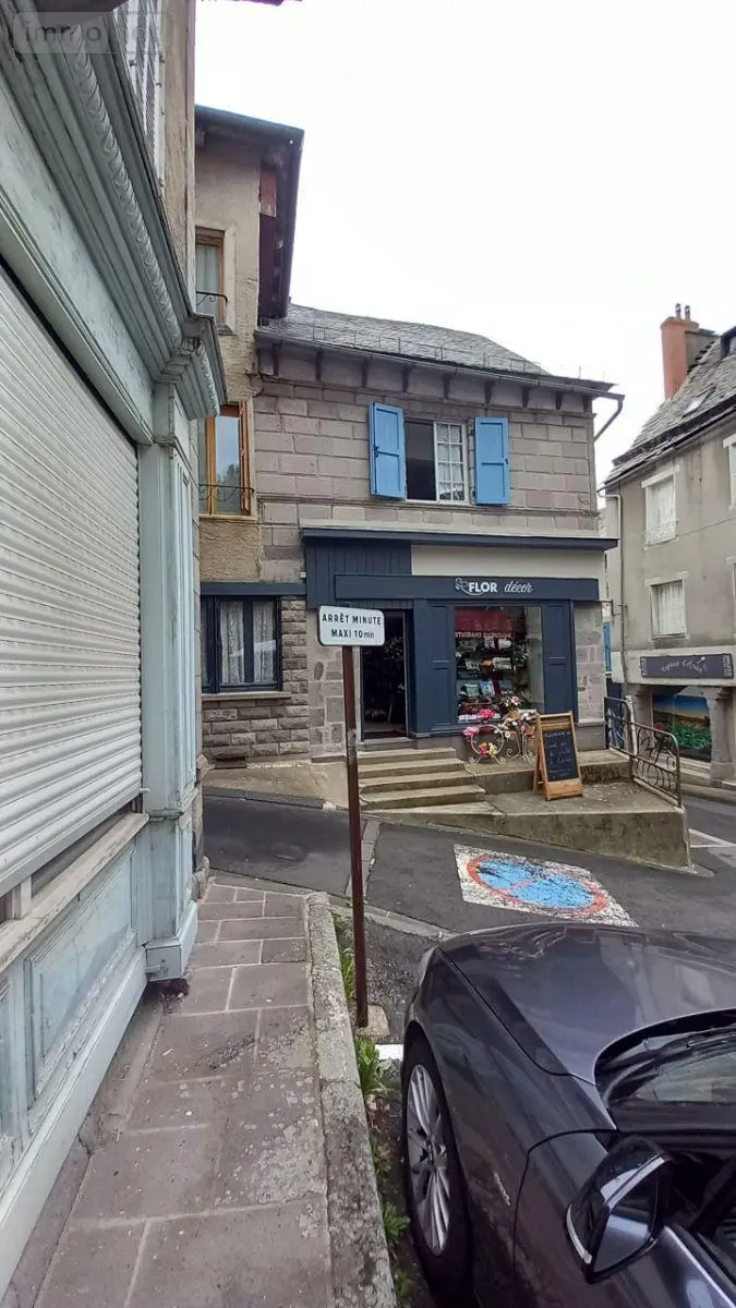 Immeuble de rapport a vendre Murat 15300 Cantal 15 71 m2 209300 euros FG/2378 006