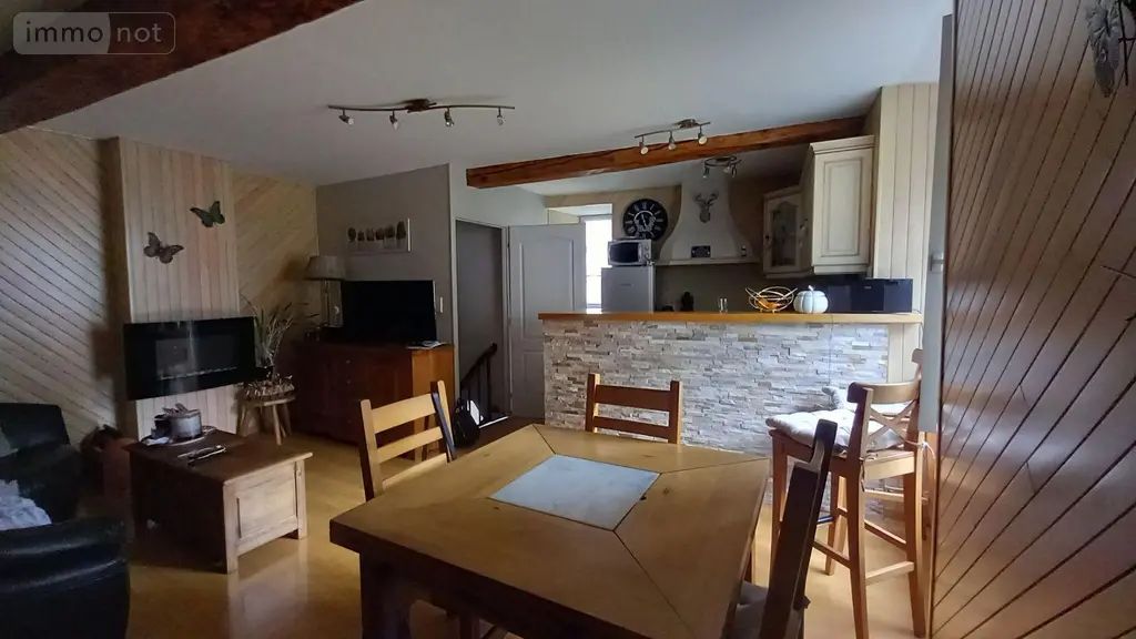 Immeuble de rapport a vendre Murat 15300 Cantal 15 71 m2 209300 euros FG/2378 007