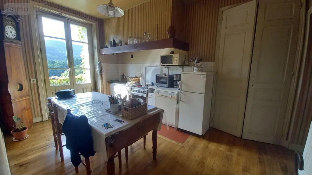 Maison a vendre Vic-sur-Cère 15800 Cantal 15 308 m2 138300 euros MG/2386 005