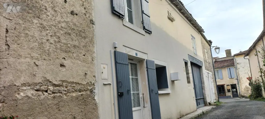 Immeuble de rapport a vendre Dampierre-sur-Boutonne 17470 Charente-Maritime 17 106 m2 147300 euros MR9819 010
