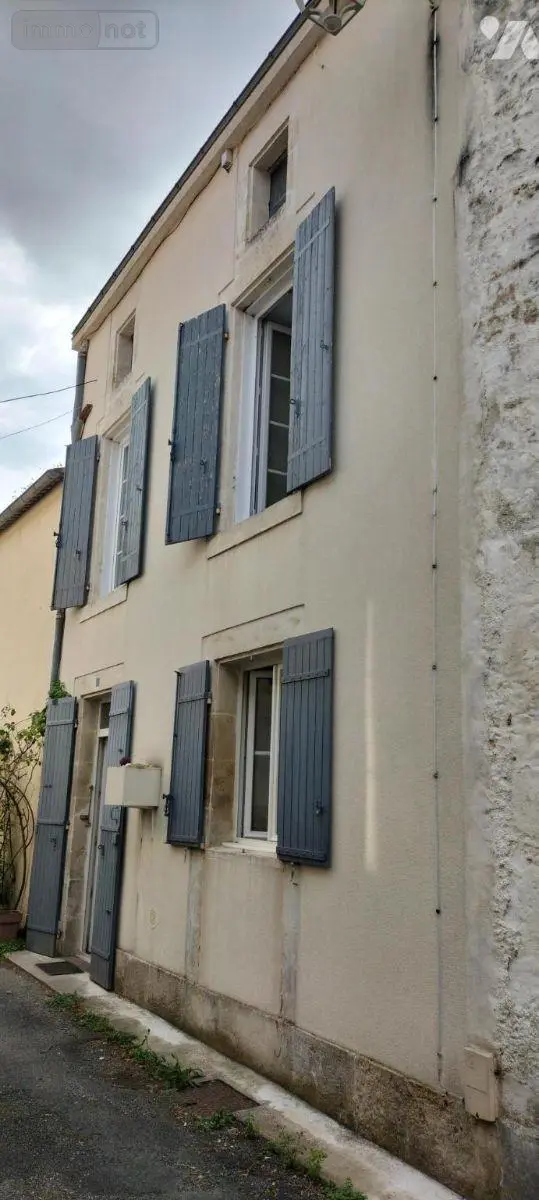 Immeuble de rapport a vendre Dampierre-sur-Boutonne 17470 Charente-Maritime 17 106 m2 147300 euros MR9819 014
