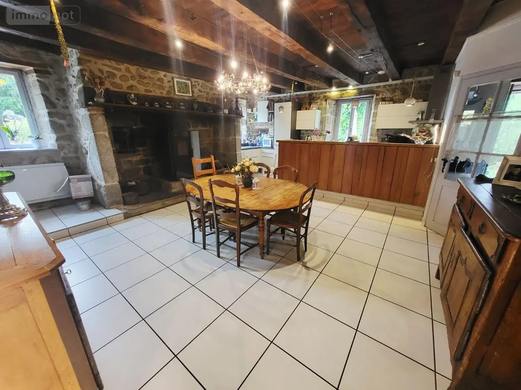 Propriete a vendre Saint-Exupéry-les-Roches 19200 Corrèze 19 148 m2 6 pièces 299500 euros UM 1290 006