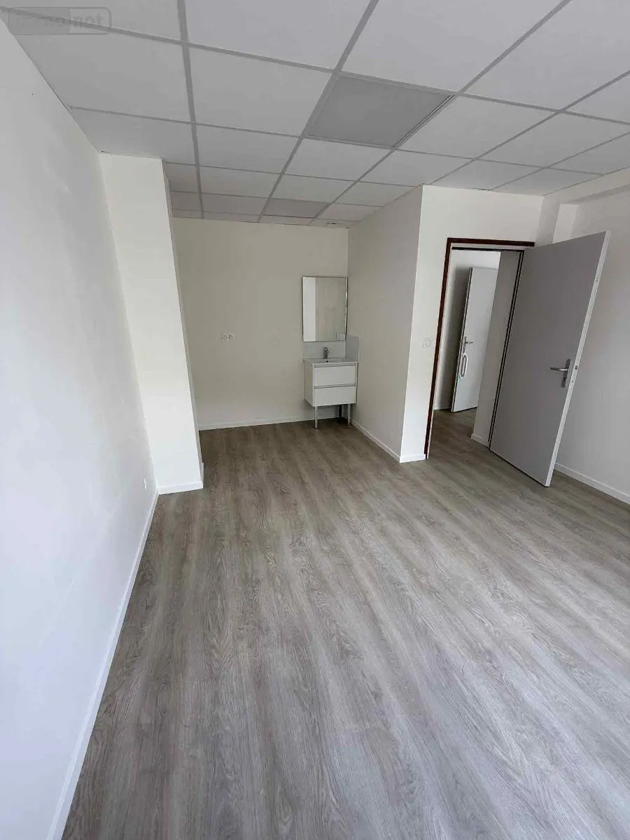 Location divers Saint-Sylvestre-Cappel 59114 Nord 59 19 m2 612 euros S5388 005