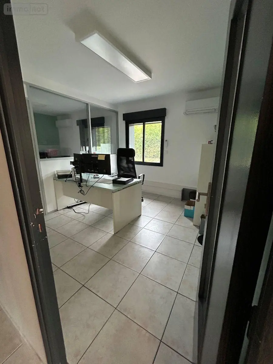 Location fonds et murs commerciaux Les Authieux-sur-le-Port-Saint-Ouen 76520 Seine-Maritime 76 190 m2 9 pièces 3500 euros 14131/932 002