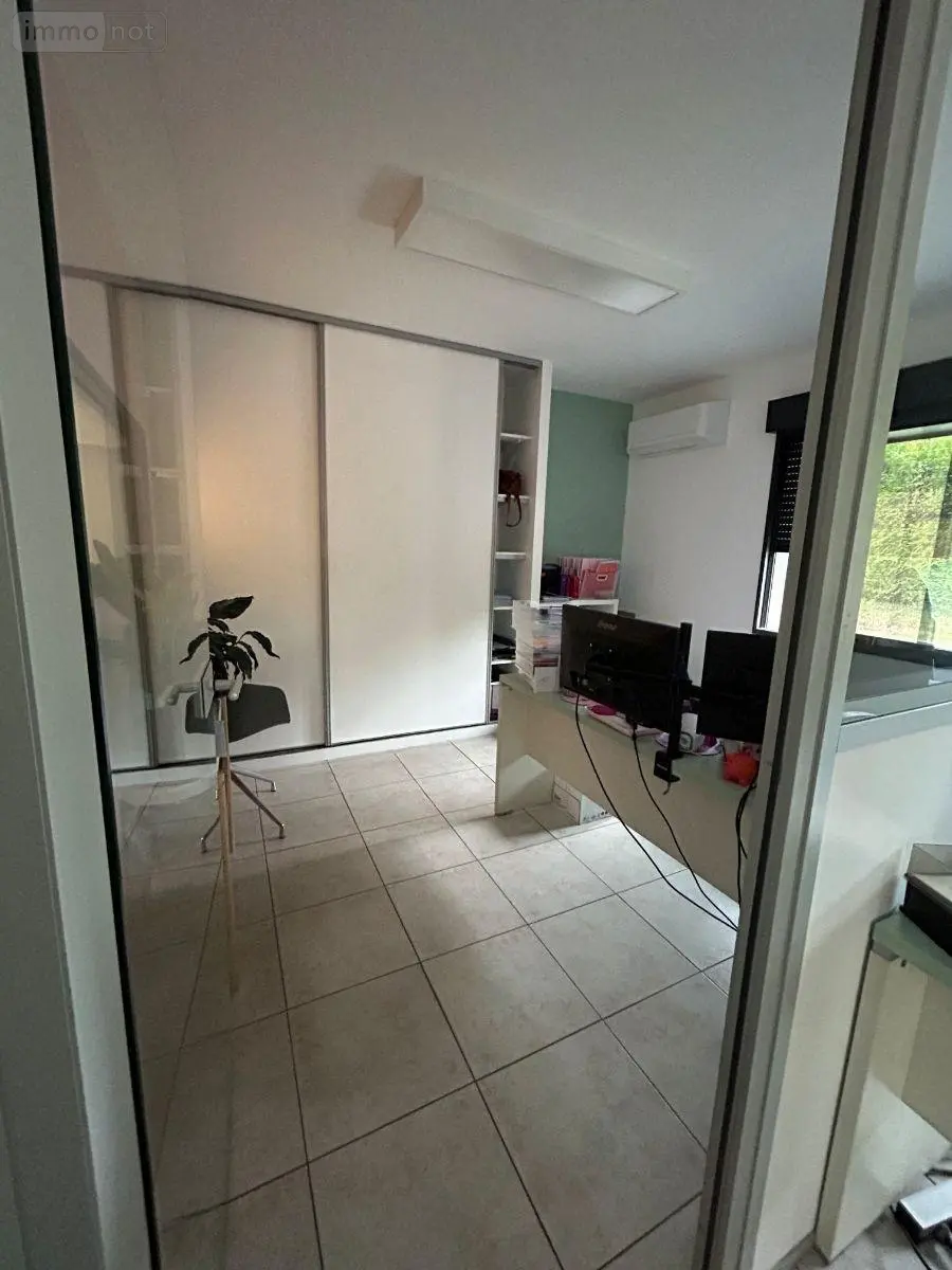 Location fonds et murs commerciaux Les Authieux-sur-le-Port-Saint-Ouen 76520 Seine-Maritime 76 190 m2 9 pièces 3500 euros 14131/932 003
