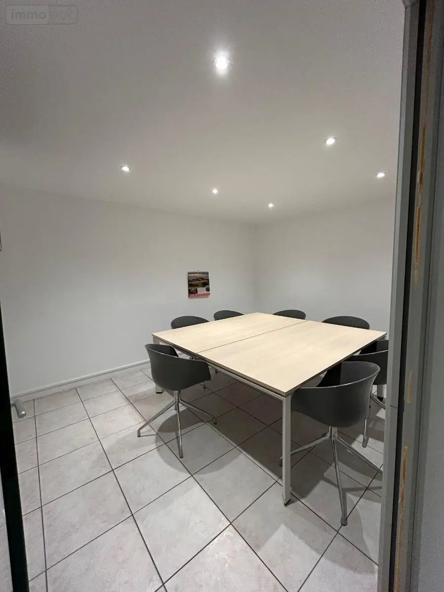 Location fonds et murs commerciaux Les Authieux-sur-le-Port-Saint-Ouen 76520 Seine-Maritime 76 190 m2 9 pièces 3500 euros 14131/932 004