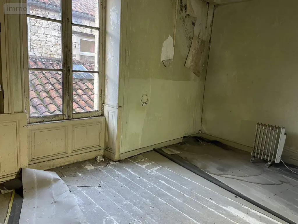 Immeuble de rapport a vendre Javerlhac-et-la-Chapelle-Saint-Robert 24300 Dordogne 24 306 m2 9 pièces 192600 euros 077/1570 023