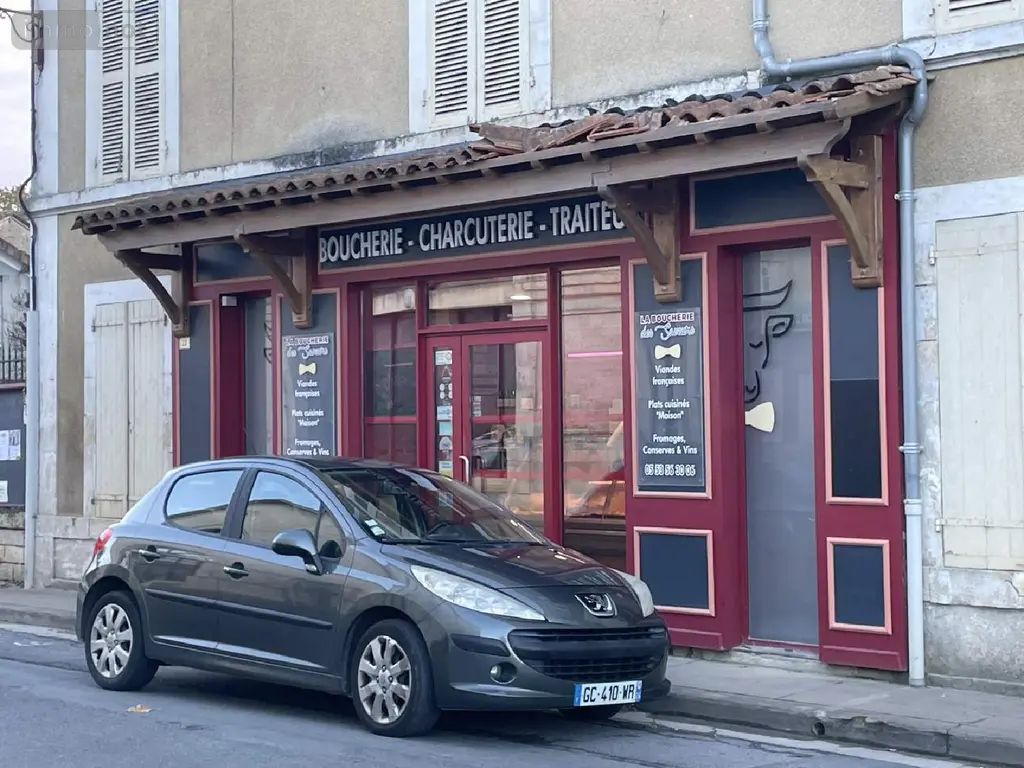 Immeuble de rapport a vendre Javerlhac-et-la-Chapelle-Saint-Robert 24300 Dordogne 24 306 m2 9 pièces 192600 euros 077/1570 002