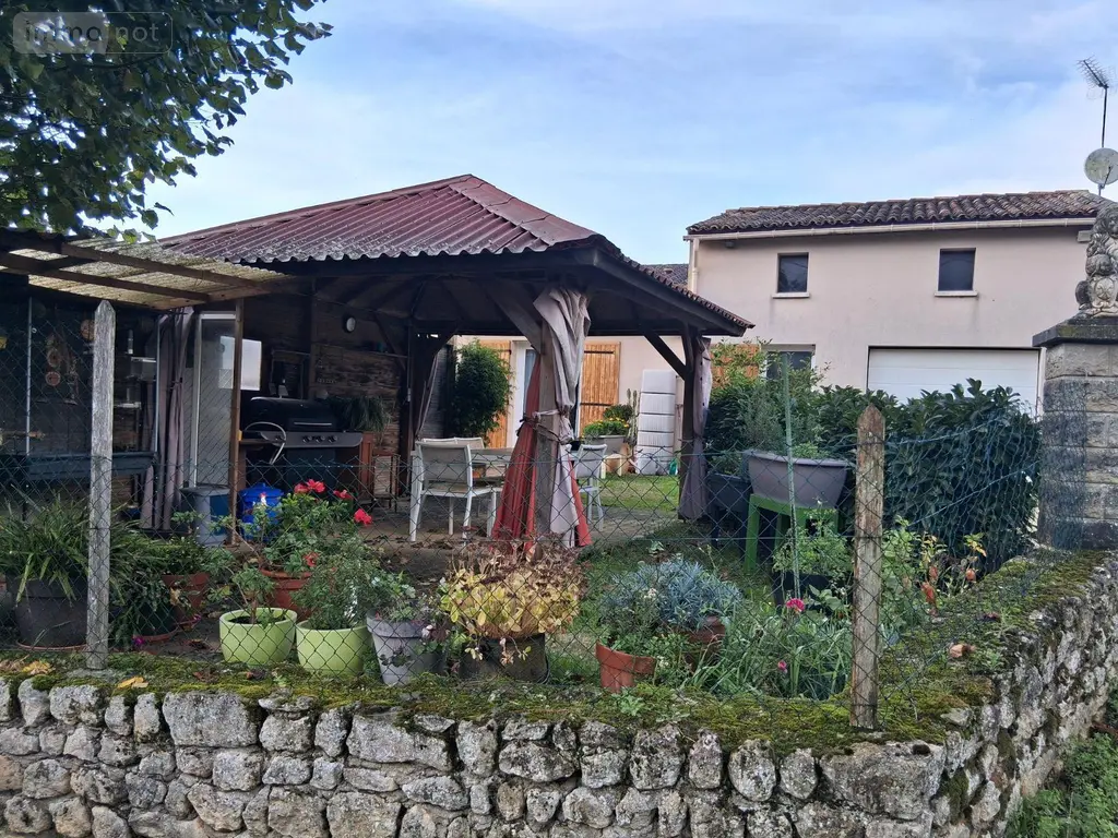 Maison a vendre Saint-Bonnet-sur-Gironde 17150 Charente-Maritime 17 118 m2 5 pièces 164300 euros 33082/341 007