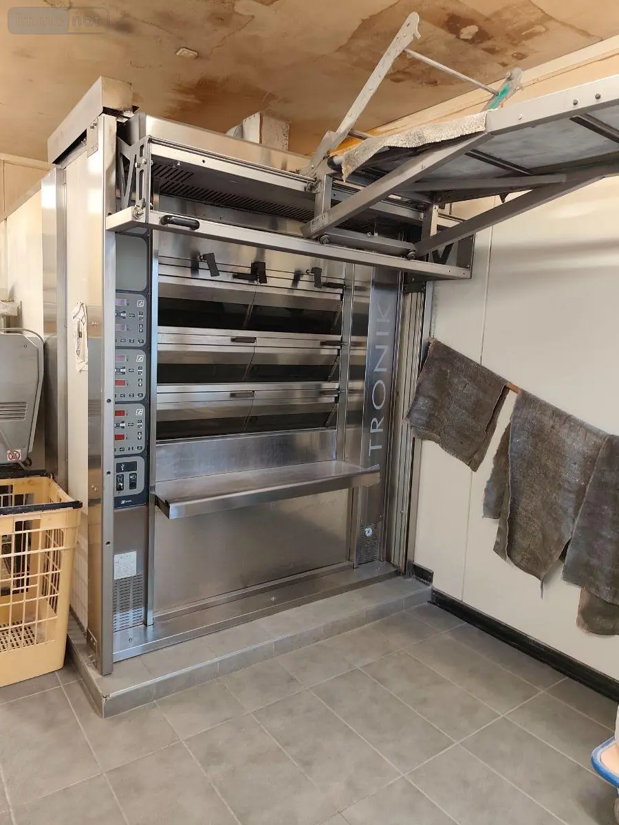 Fonds et murs commerciaux a vendre Charbonnières-les-Varennes 63410 Puy-de-Dôme 63 106000 euros 13352/452 006