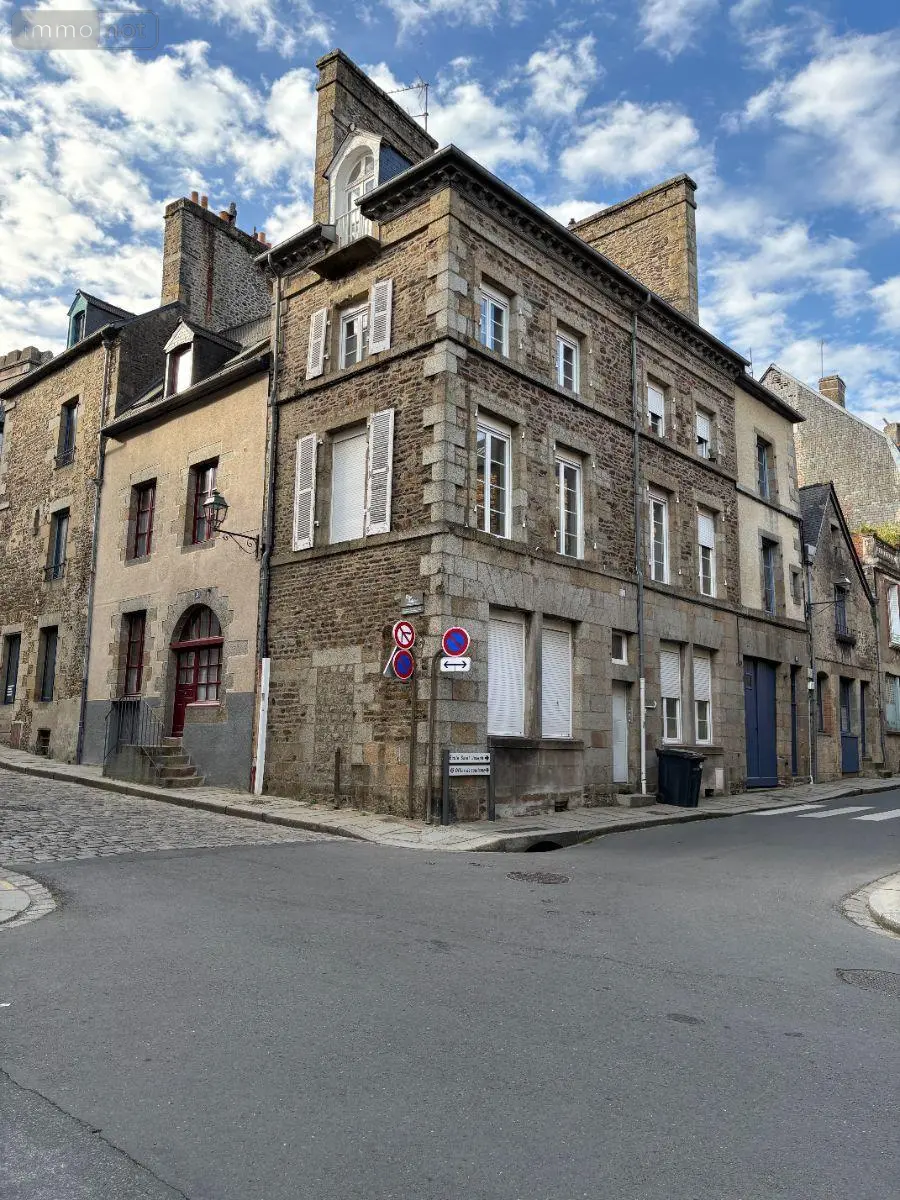 Immeuble de rapport a vendre Fougères 35300 Ille-et-Vilaine 35 105 m2 348265 euros 1335 023