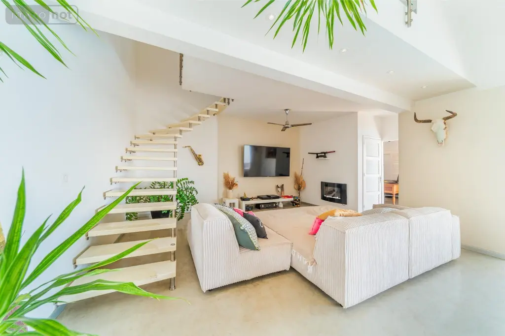 Maison a vendre Saint-Paul 97434 La Réunion 974 200 m2 5 pièces 1490000 euros MTLE 007