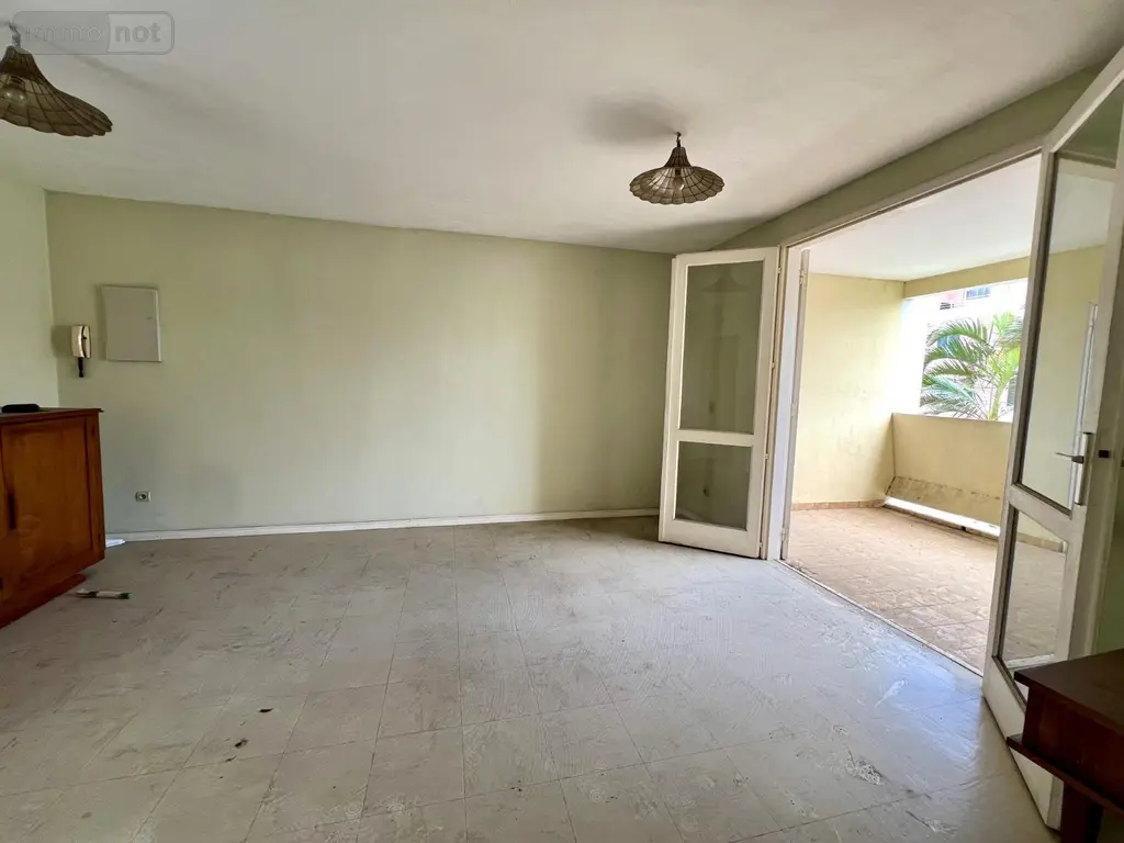 Appartement a vendre Saint-Denis 97400 La Réunion 974 68 m2 3 pièces 139000 euros MTBA/DLB45 004