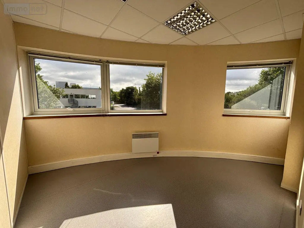 Fonds et murs commerciaux a vendre Bruz 35170 Ille-et-Vilaine 35 320 m2 11 pièces 571450 euros 35129-6718 009