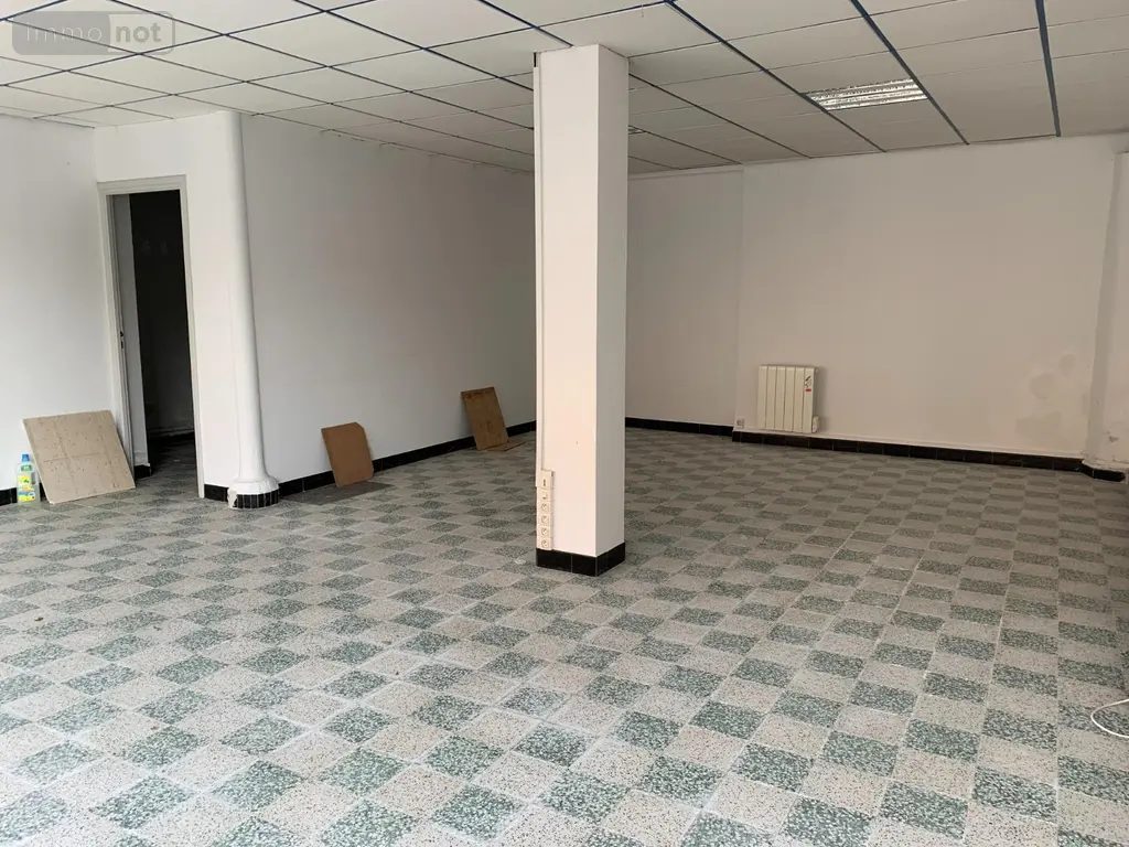 Location fonds et murs commerciaux Bailleul 59270 Nord 59 57 m2 1 pièce 805 euros FLOCB707 004