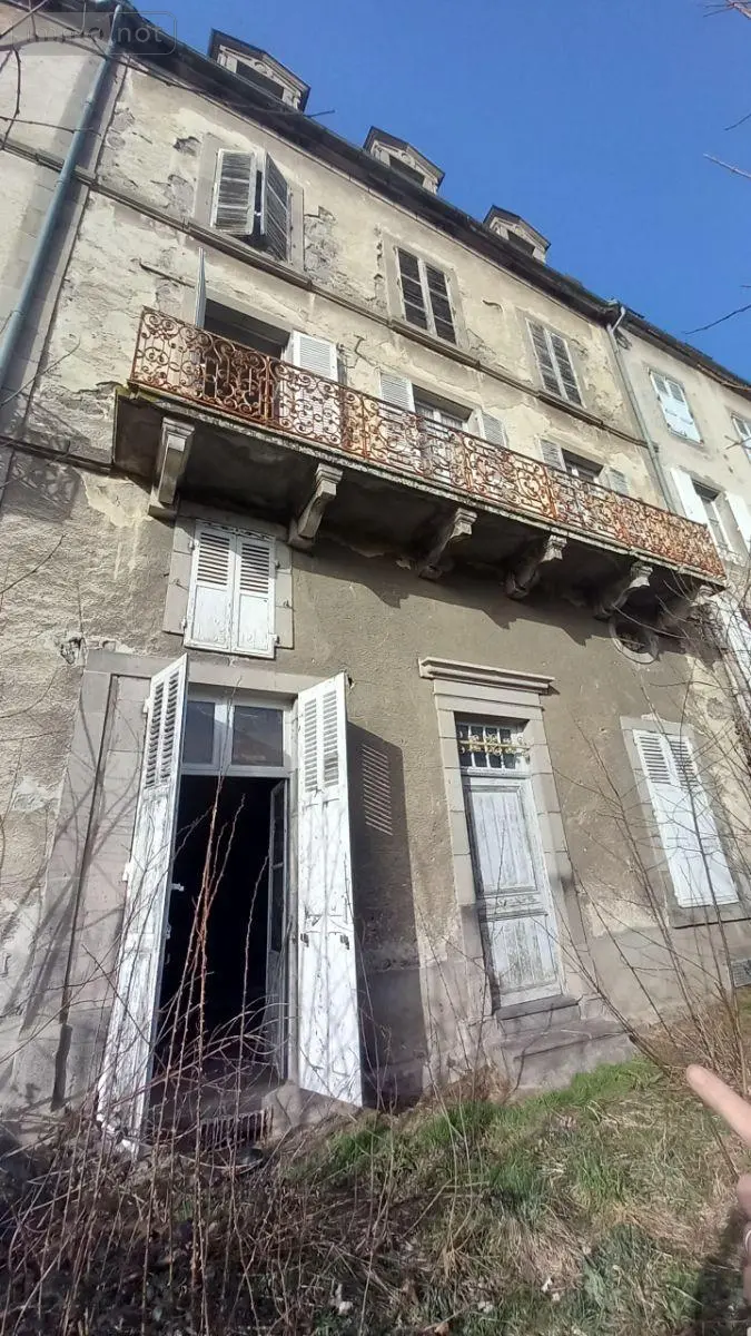 Immeuble de rapport a vendre Murat 15300 Cantal 15 450 m2 106000 euros FG/2498 022