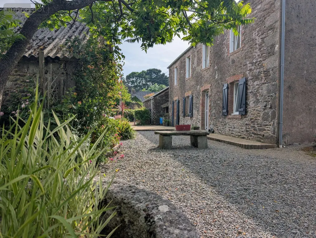 Maison a vendre Loc-Eguiner-Saint-Thégonnec 29410 Finistère 29 190 m2 9 pièces 323800 euros 4141 006
