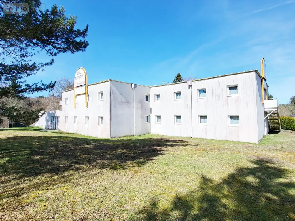 Fonds et murs commerciaux a vendre Merlines 19340 Corrèze 19 1099 m2 364000 euros UM 1311 003