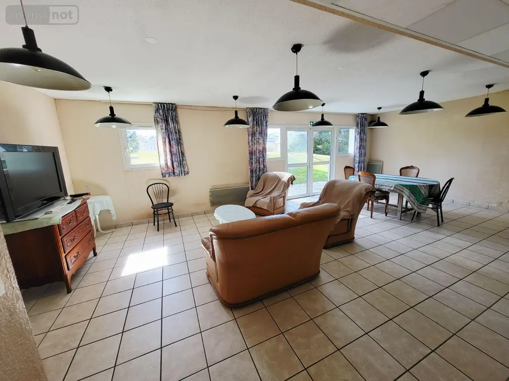 Fonds et murs commerciaux a vendre Merlines 19340 Corrèze 19 1099 m2 364000 euros UM 1311 008