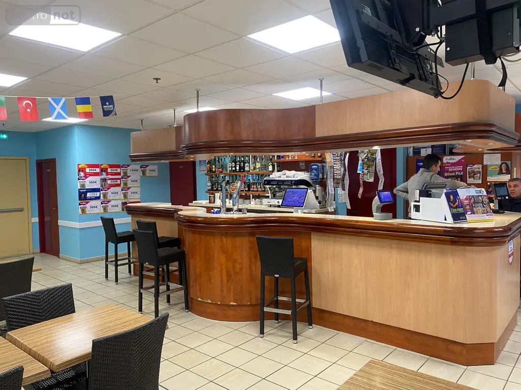 Location fonds et murs commerciaux Mâcon 71000 Saône-et-Loire 71 119 m2 1920 euros MU 61 BIS 001