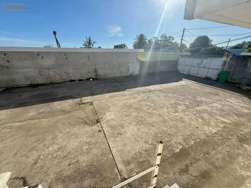 Fonds et murs commerciaux a vendre Saint-Louis 97450 La Réunion 974 396 m2 10 pièces 706335 euros 97424/260 006