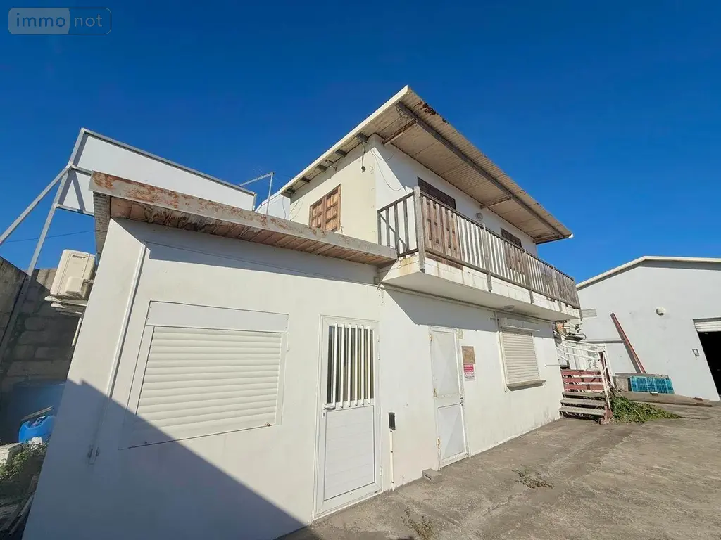 Fonds et murs commerciaux a vendre Saint-Louis 97450 La Réunion 974 396 m2 10 pièces 706335 euros 97424/260 007