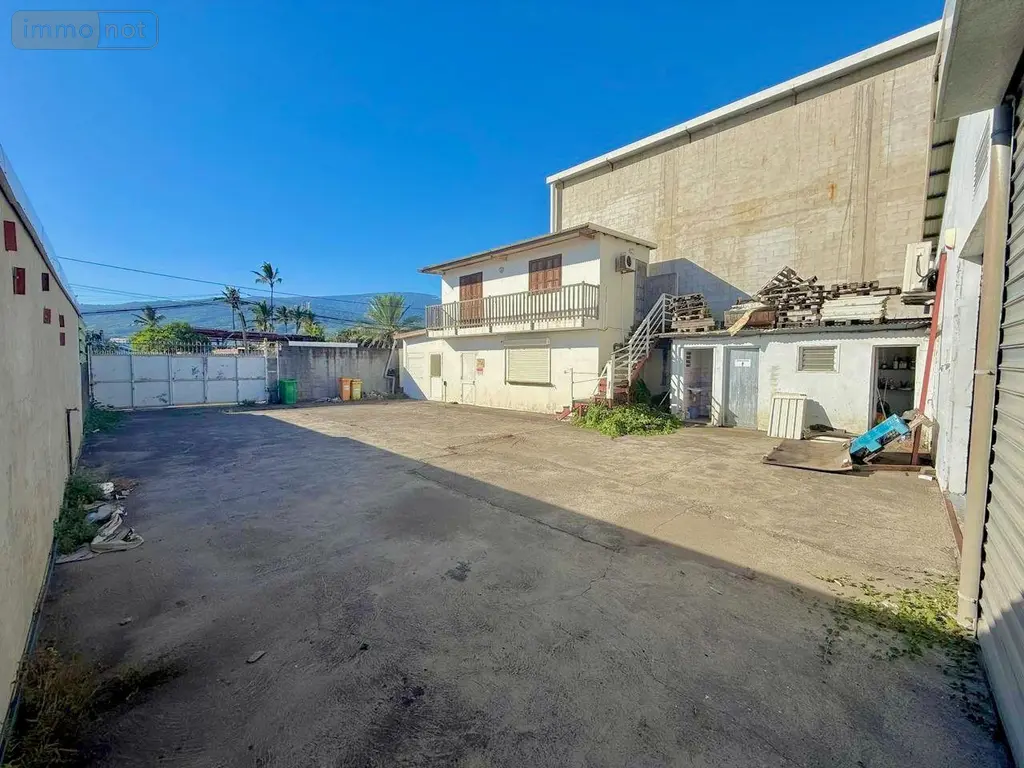 Fonds et murs commerciaux a vendre Saint-Louis 97450 La Réunion 974 396 m2 10 pièces 706335 euros 97424/260 008