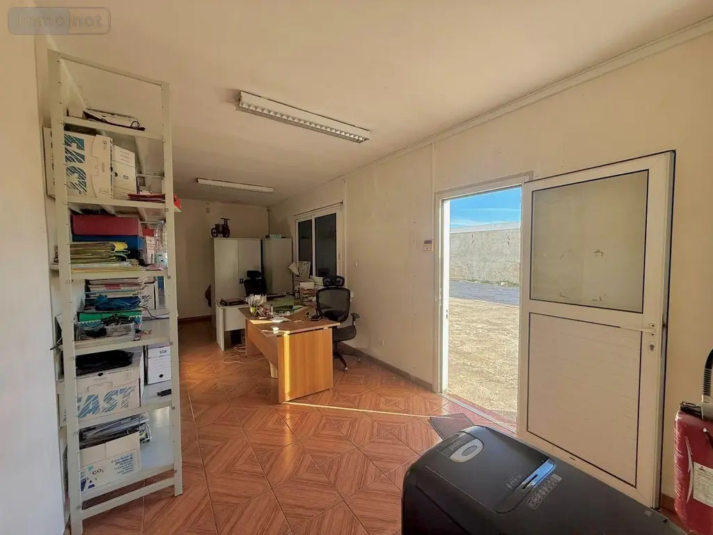 Fonds et murs commerciaux a vendre Saint-Louis 97450 La Réunion 974 396 m2 10 pièces 706335 euros 97424/260 012