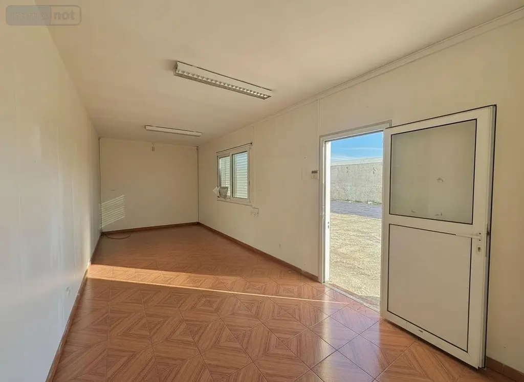 Fonds et murs commerciaux a vendre Saint-Louis 97450 La Réunion 974 396 m2 10 pièces 706335 euros 97424/260 015