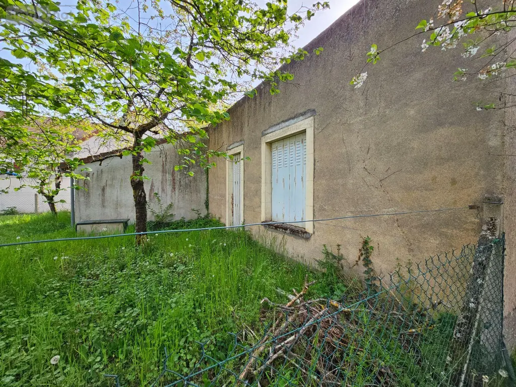 Maison a vendre Saint-Amand-Montrond 18200 Cher 18 132 m2 7 pièces 94340 euros 26064 003