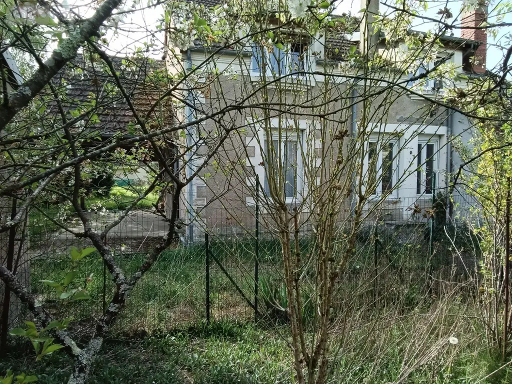 Maison a vendre Saint-Amand-Montrond 18200 Cher 18 132 m2 7 pièces 94340 euros 26064 017