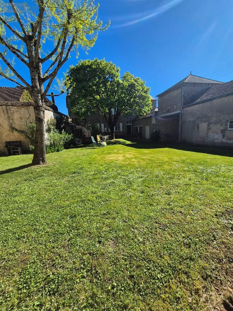 Propriete a vendre Aigurande 36140 Indre 36 338 m2 12 pièces 338000 euros CG/438 006