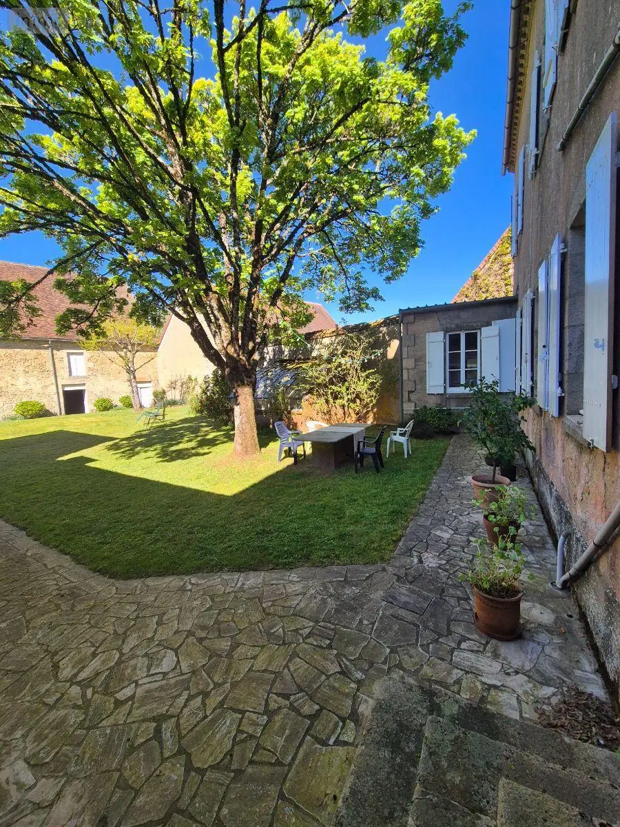 Propriete a vendre Aigurande 36140 Indre 36 338 m2 12 pièces 338000 euros CG/438 008
