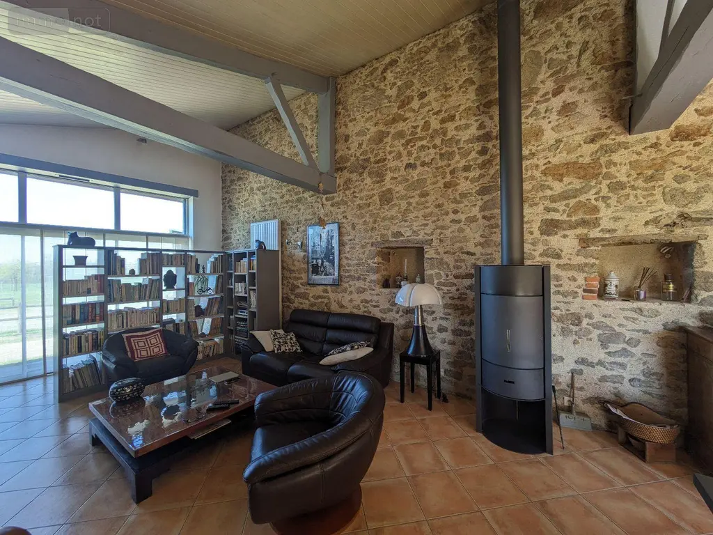 Propriete a vendre Les Herbiers 85500 Vendée 85 258 m2 9 pièces 597000 euros 85013-1090068 009