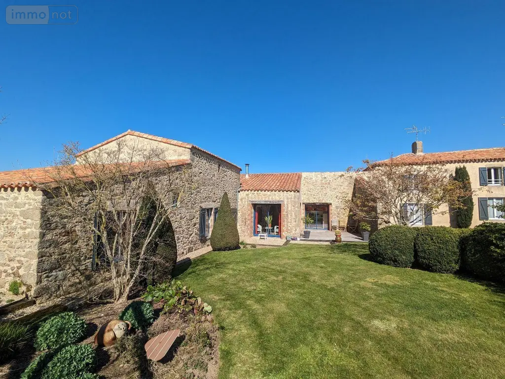 Propriete a vendre Les Herbiers 85500 Vendée 85 258 m2 9 pièces 597000 euros 85013-1090068 026