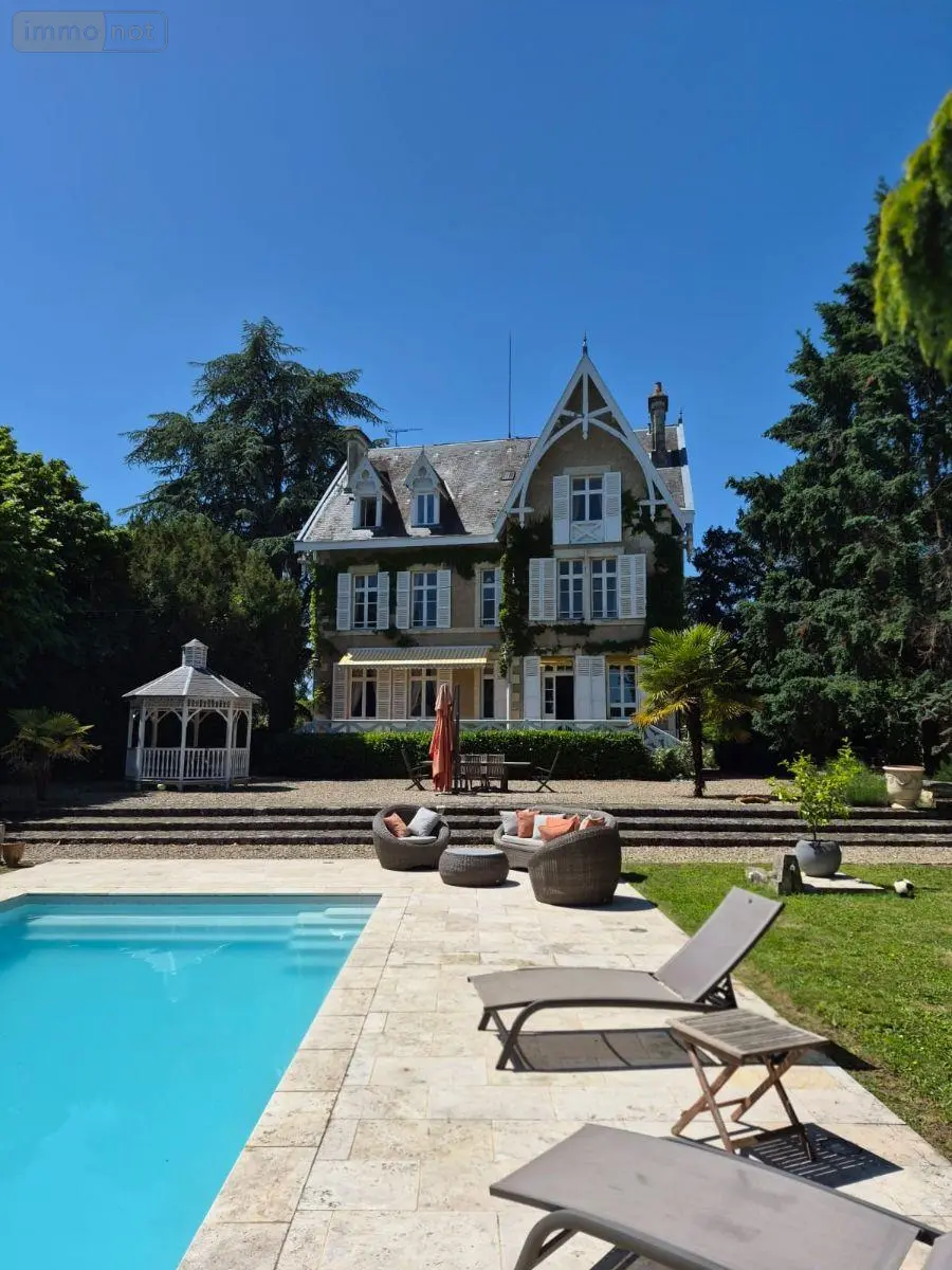 Maison a vendre Saint-Amand-Montrond 18200 Cher 18 416 m2 13 pièces 646800 euros 18022/849 007