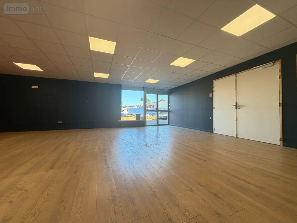 Location fonds et murs commerciaux Mâcon 71000 Saône-et-Loire 71 420 m2 4820 euros LC 506 005