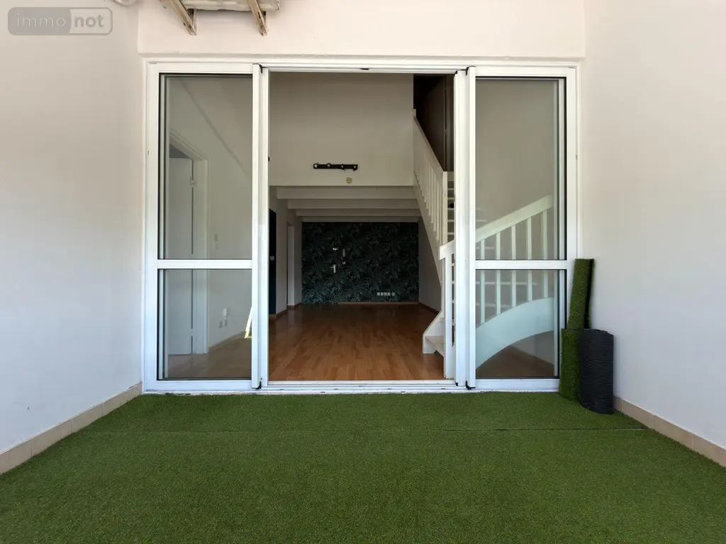Appartement a vendre Saint-Gilles-les-Bains 97434 La Réunion 974 63 m2 3 pièces 305000 euros 97405/282 010