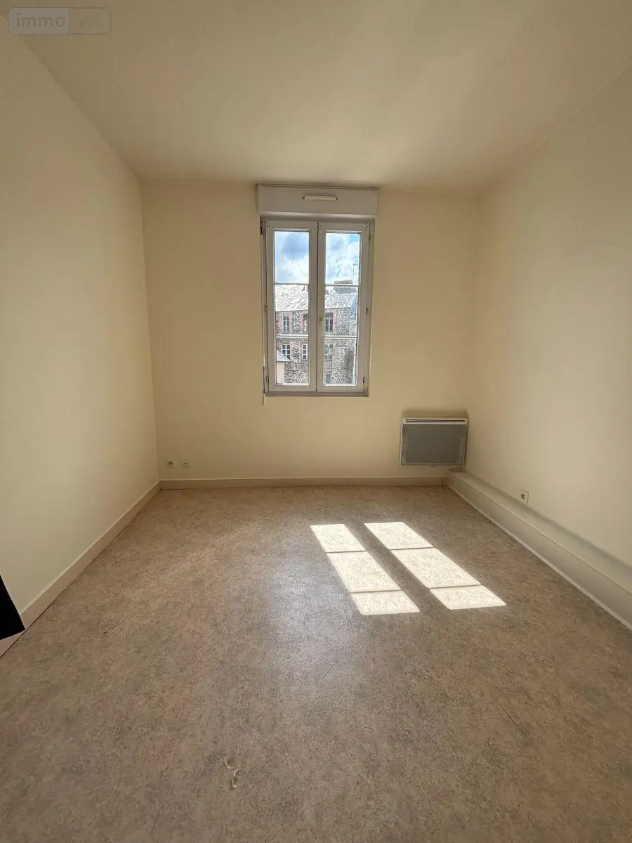Location appartement Fougères 35300 Ille-et-Vilaine 35 52 m2 3 pièces 590 euros 1370 003
