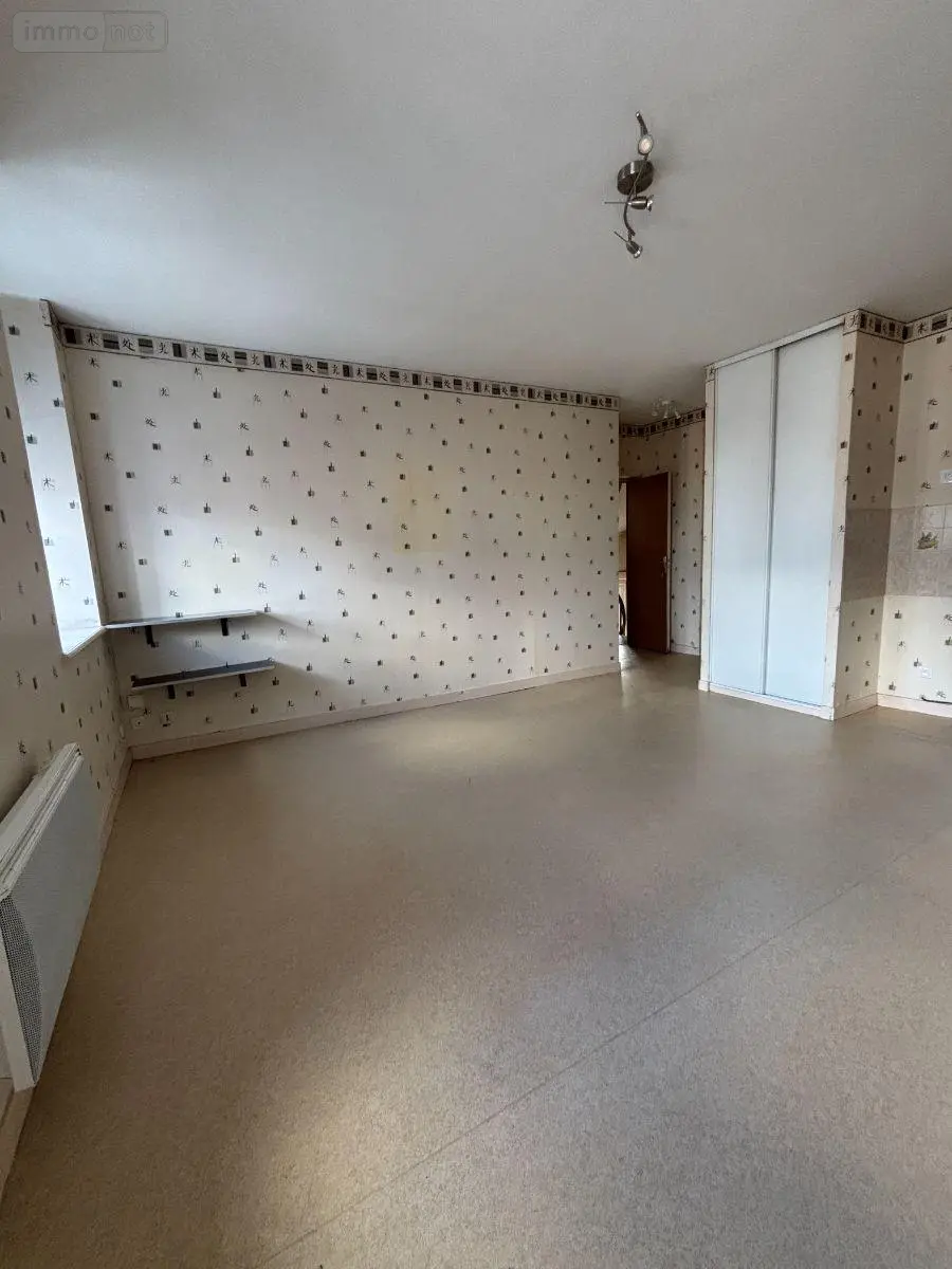 Location appartement Fougères 35300 Ille-et-Vilaine 35 52 m2 3 pièces 590 euros 1370 004