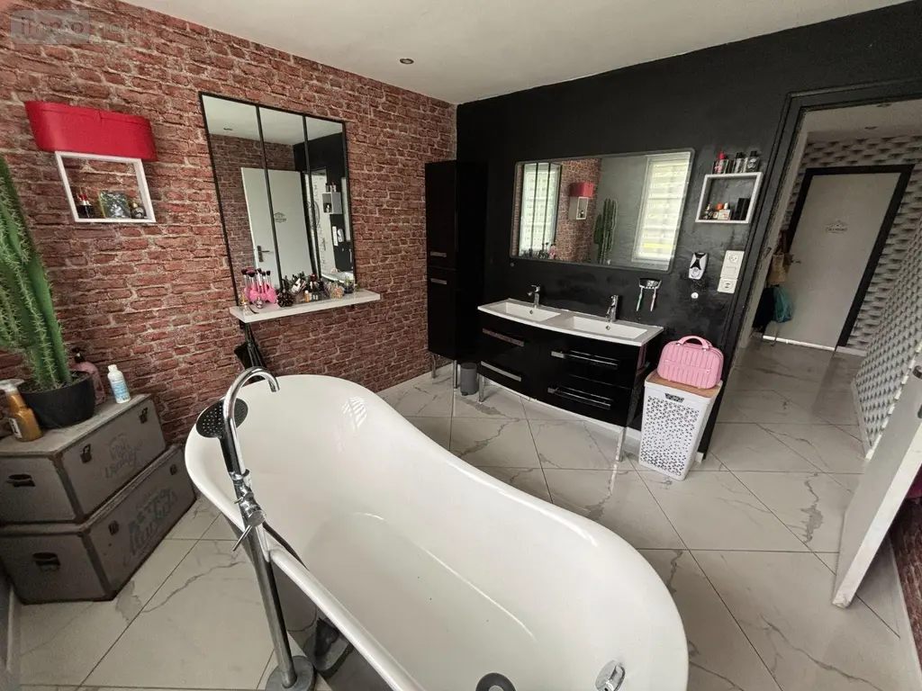 Maison a vendre La Chapelle-Fleurigné 35133 Ille-et-Vilaine 35 237 m2 6 pièces 332670 euros 1371 009