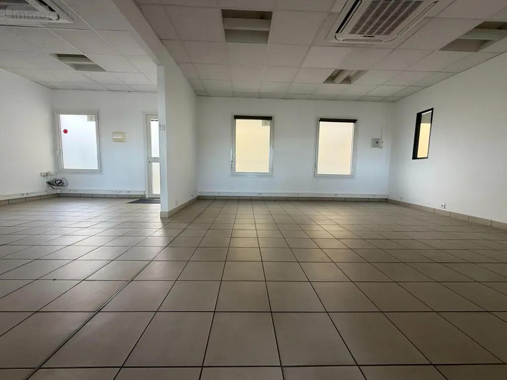 Fonds et murs commerciaux a vendre Saint-Denis 97490 La Réunion 974 107 m2 7 pièces 354000 euros 97405/297 012