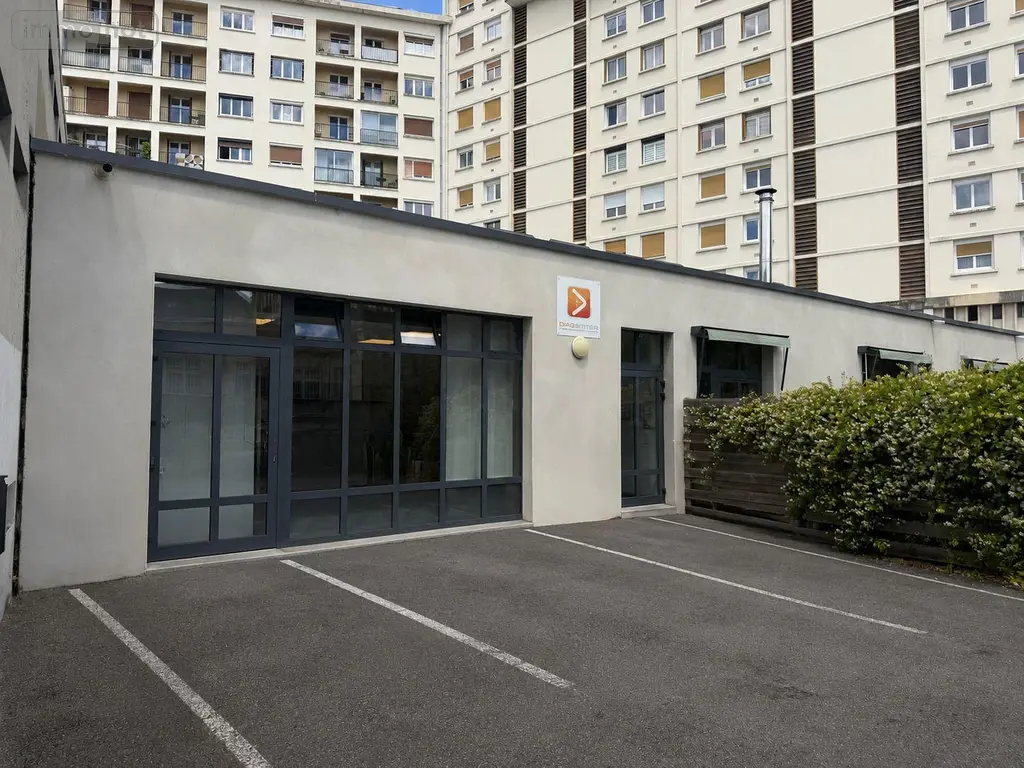 Location fonds et murs commerciaux Troyes 10000 Aube 10 166 m2 1500 euros 10010/466 002