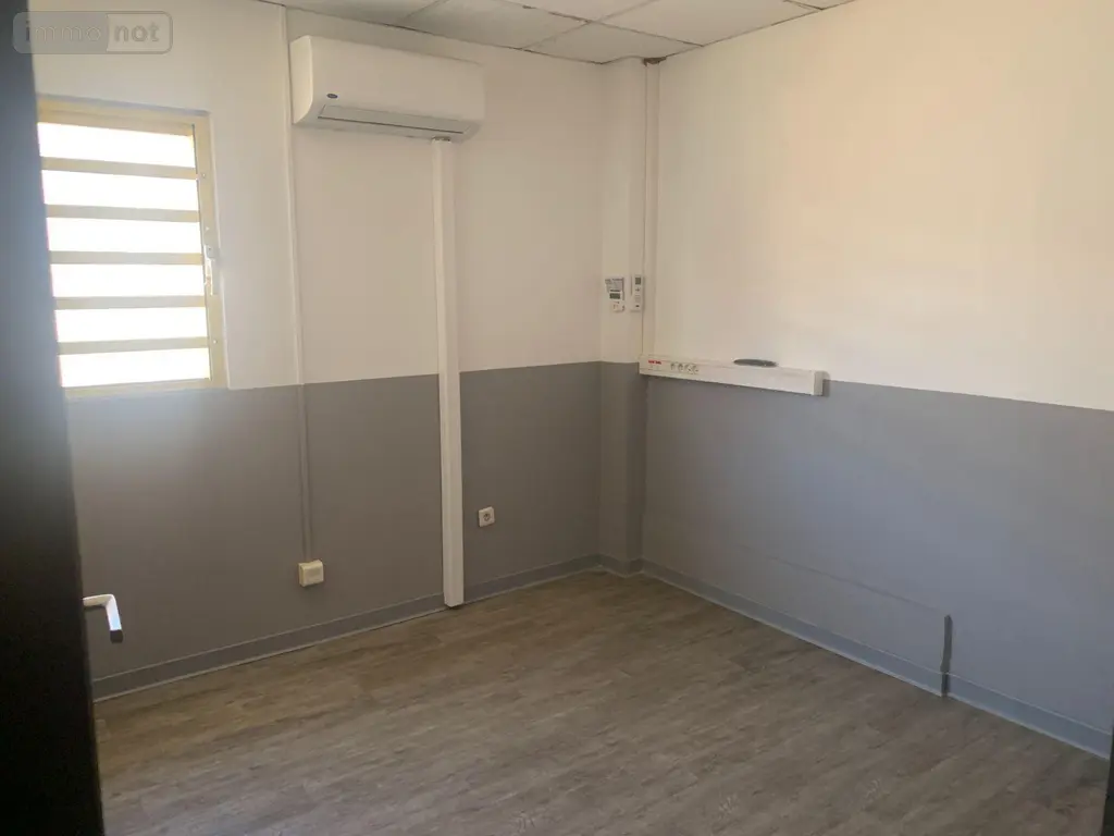 Fonds et murs commerciaux a vendre Sainte-Marie 97438 La Réunion 974 3 pièces 1942500 euros 97405/302 003