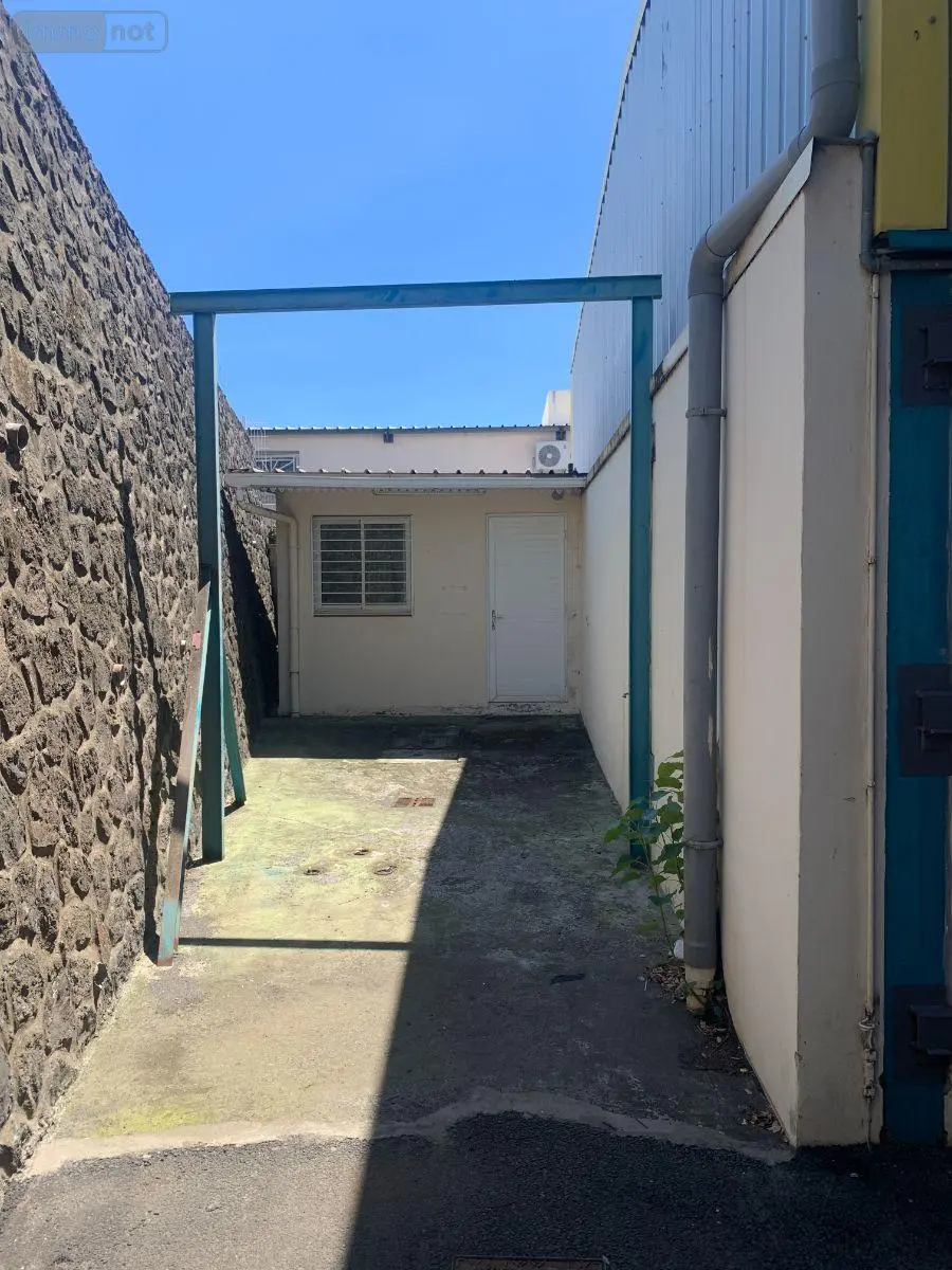 Fonds et murs commerciaux a vendre Sainte-Marie 97438 La Réunion 974 3 pièces 1942500 euros 97405/302 009