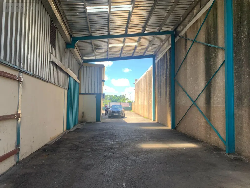 Fonds et murs commerciaux a vendre Sainte-Marie 97438 La Réunion 974 3 pièces 1942500 euros 97405/302 012