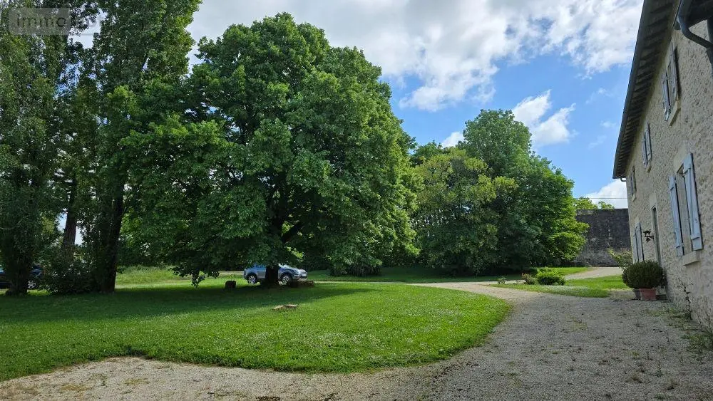 Propriete a vendre La Mothe-Saint-Héray 79800 Deux-Sèvres 79 175 m2 5 pièces 394500 euros 13026 021
