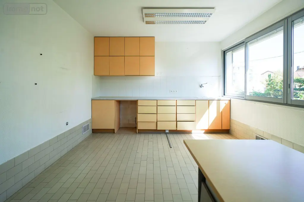 Divers a vendre Mâcon 71000 Saône-et-Loire 71 280 m2 367500 euros 13779/1005 002